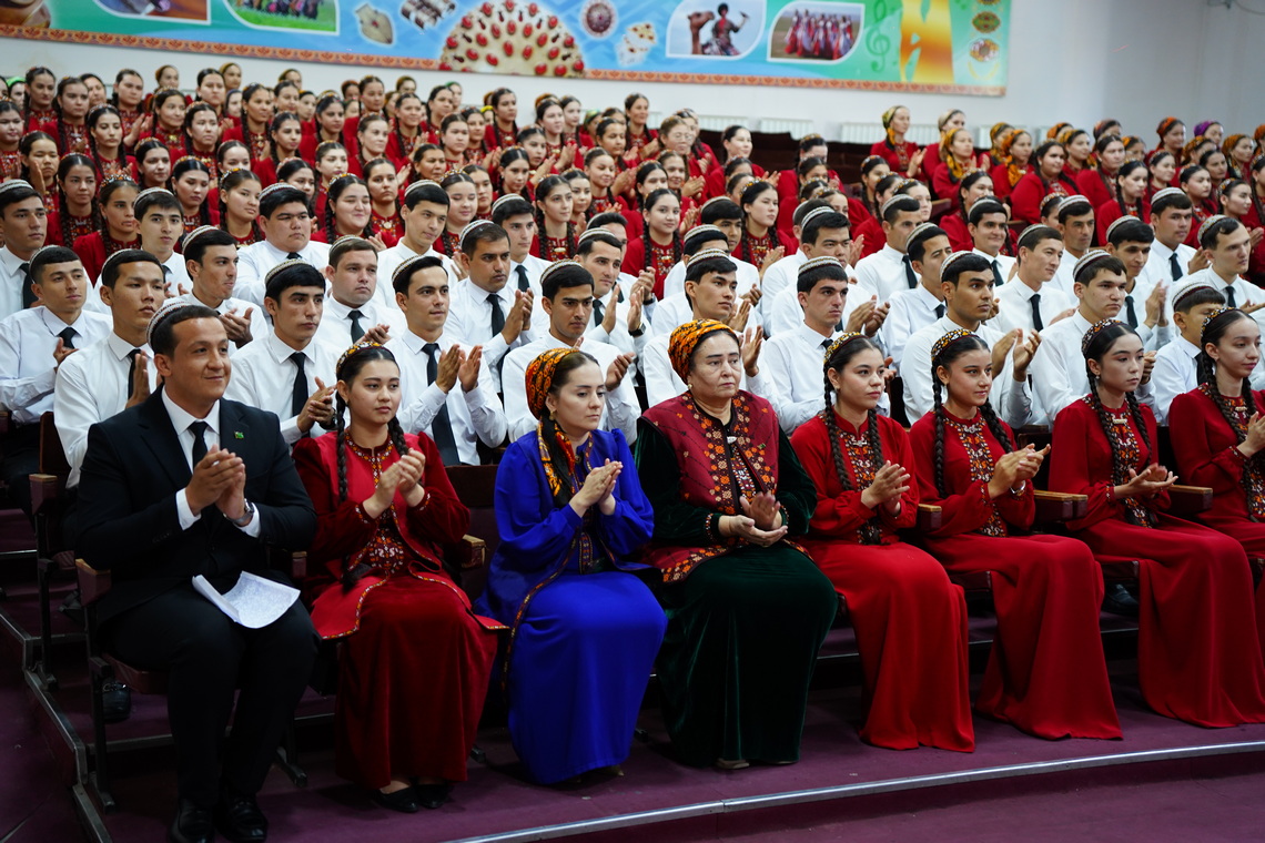 Türkmen halkynyň Milli Lideri Gahryman Arkadagymyzyň Arkadag şäherinde geçiren okuw sapagyna bagyşlanan hoşallyk maslahaty geçirildi. - 2